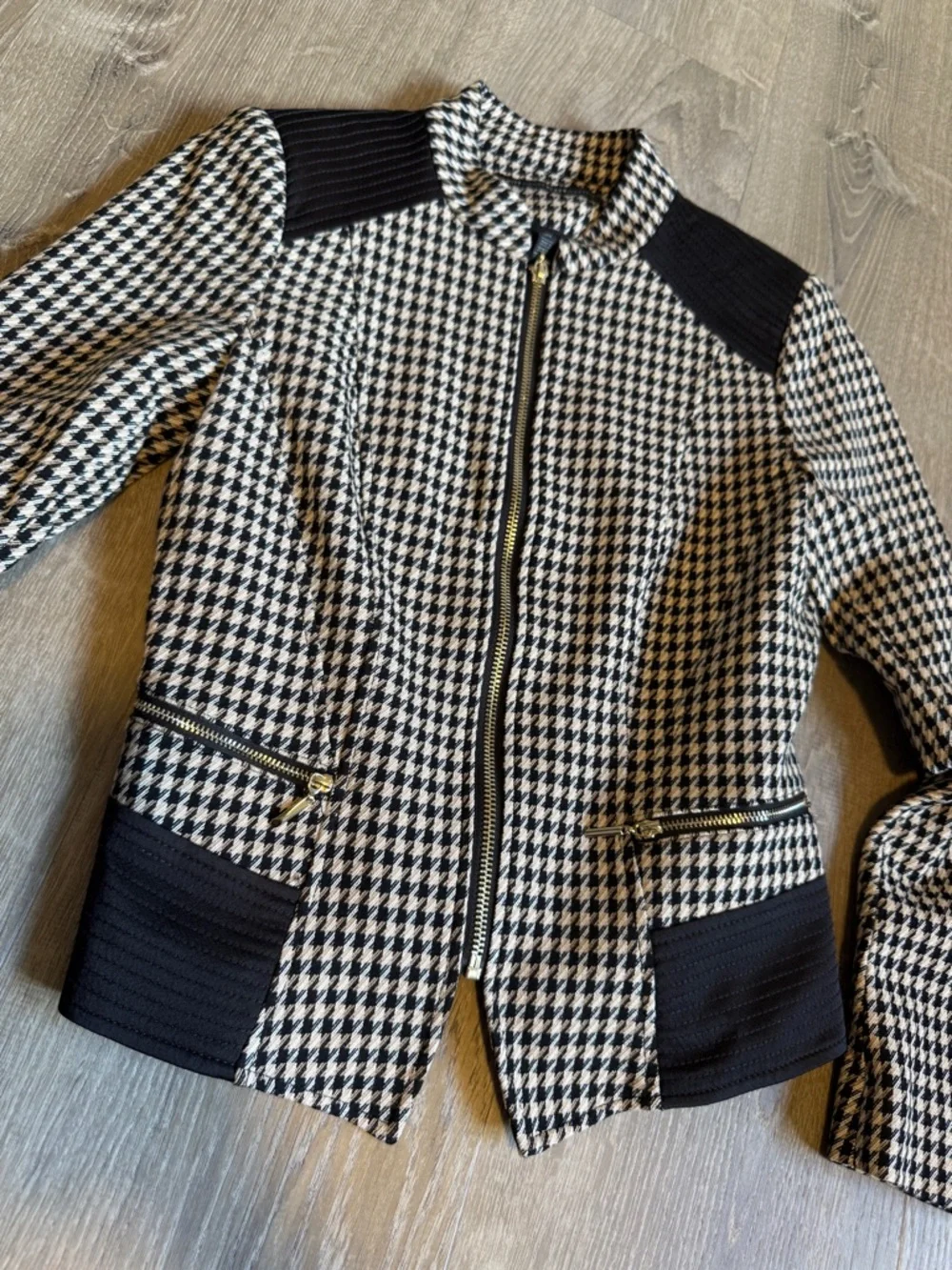 White House Black Market Houndstooth Zip Jacket – Size 00